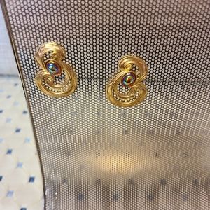 NIB Avon Sculpted Art Pierced Earrings